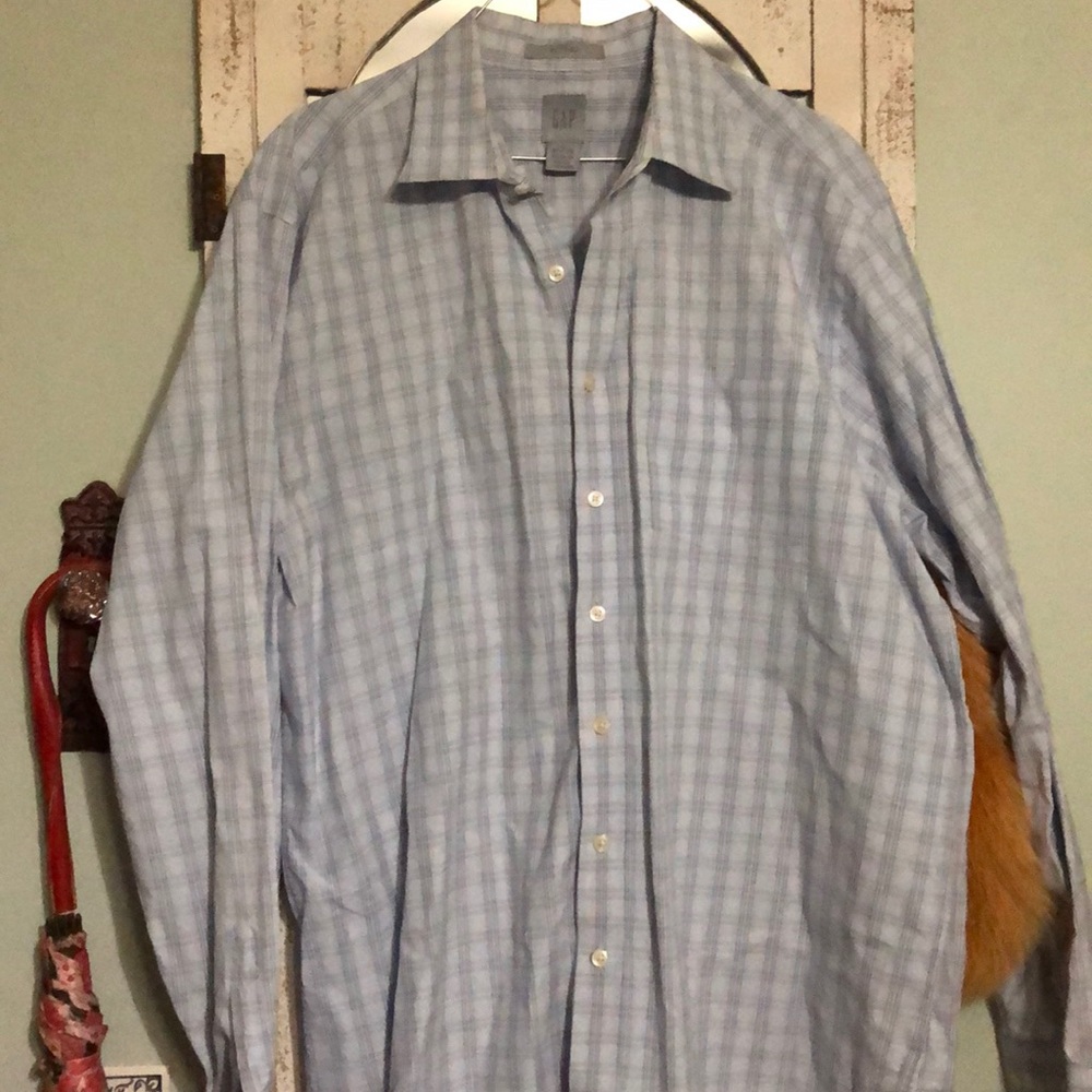 3/25$ Gap button down casual shirt